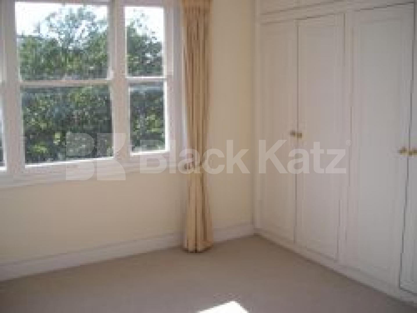 			3 Bedroom, 1 bath, 1 reception Flat			 Belsize Square, BELSIZE PARK NW3